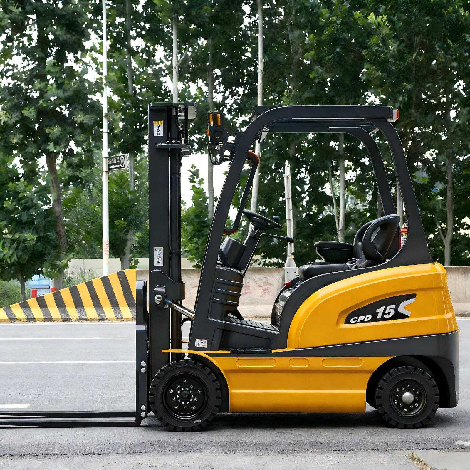 1.5TON Electric Forklift - Image 2