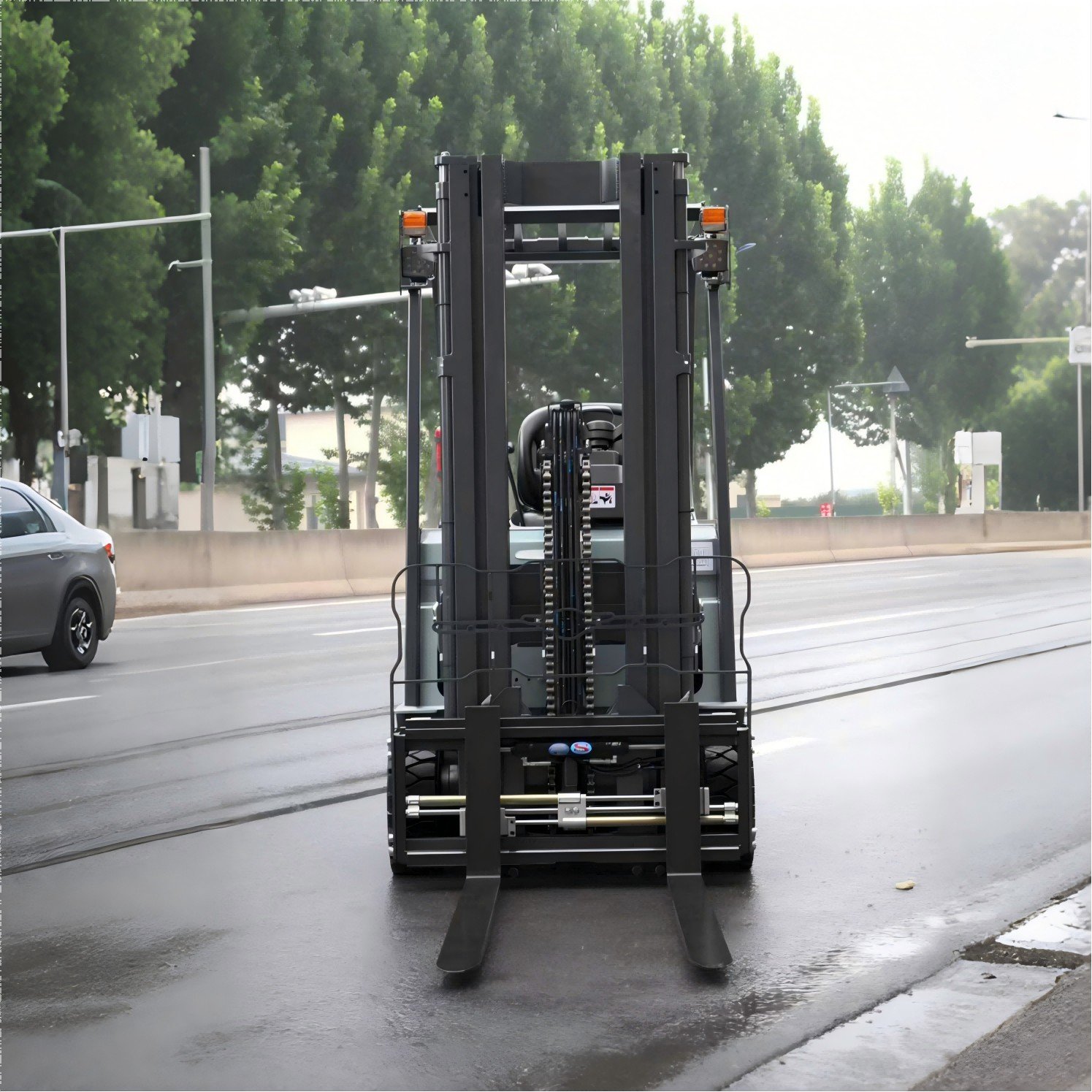 2TON Electric Forklift - Image 4