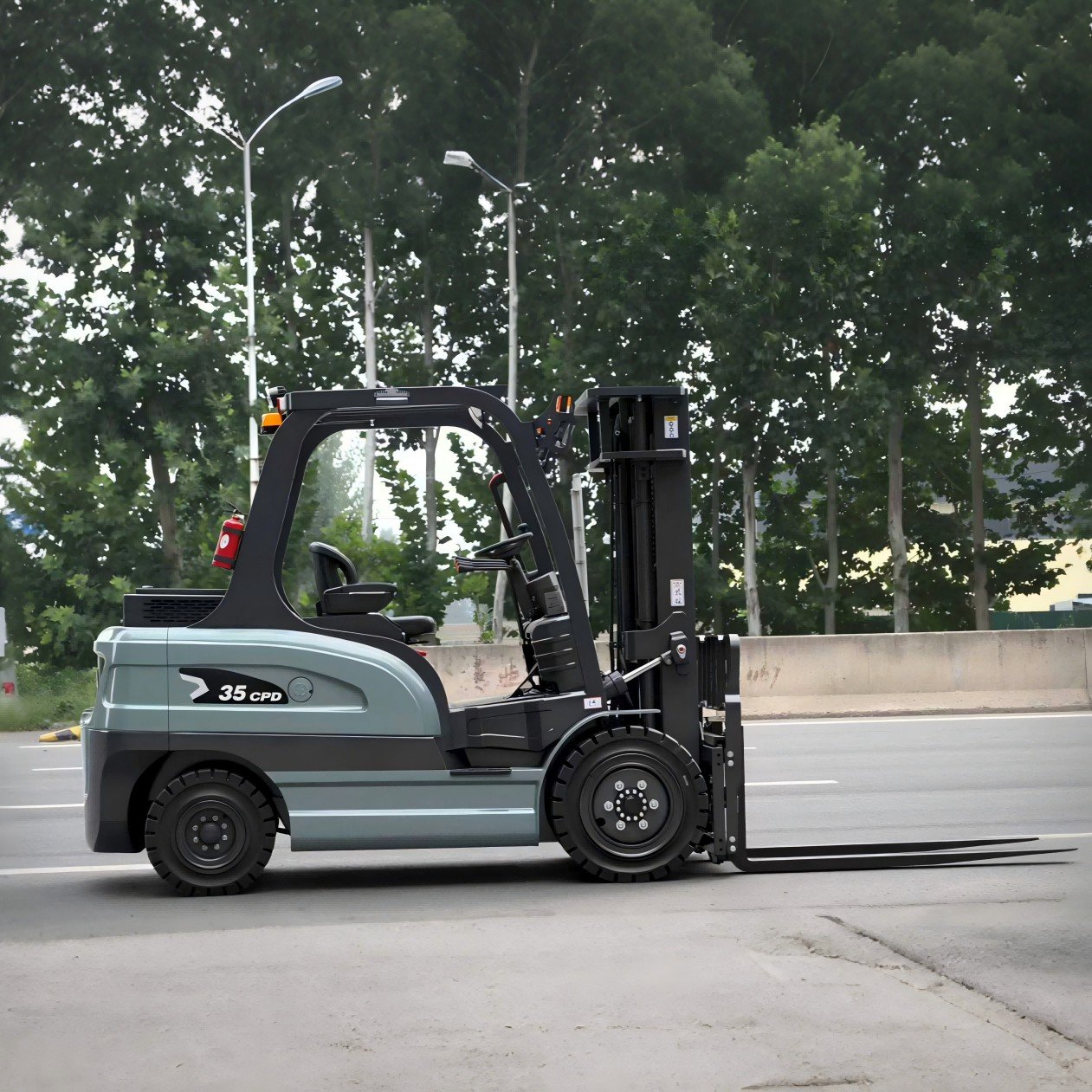 3.5TON Electric Forklift - Image 2